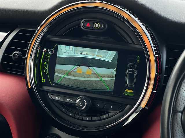 ＭＩＮＩ ミニ ジョンクーパーワークス 山梨県 2017(平29)年 5.7万km レベルグリーン SR/H/Kスピーカー /HUD /ACC /Bカメラ/純正ＨＤＤナビ/ＢＴ/エキサイトメントＰ/ドライビングモード/純正１８ＡＷ/ミラー型ＥＴＣ/取説/スペアキー/コンフォートＡ/インテリジェントＳ/ＰＤＣ/Ａライト/ＬＥＤヘッドライト