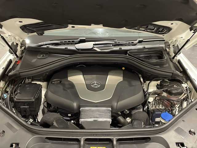 メルセデス・ベンツ ＧＬＳ３５０ｄ 4マチックスポーツ 新潟県 2019(平31)年 4.1万km ダイヤモンドホワイト パノラミックスライディングルーフ/harman/kardon/ダウンヒルスピードレギュレーション/AIRマティックサスペンション/・INDIV/SPORT/COMFORT/SNOW/Offroad/COMANDシステム/・８インチワイドディスプレイ/・HDDナビゲーション/・フルセグ/DVD/CD/USB/Bluetooth/ETC2.0/360°カメラシステム/サイドビューカメラ/パーキングアシストリアビューカメラ/レーダーセーフティパッケージ/・飛出し検知機能付きブレーキアシスト/・被害軽減ブレーキ付後方衝突警告システム/・PRE-SAFEブレーキ/・アクティイブレーンキープアシスト/・アクティブブラインドスポットモニター/・ディストロニック・プラス/・チャイルドセーフティシートセンサー（助手席）/LEDコーナリングライト/温冷機能付カップホルダー（前席）/３ゾーンクライメートコントロール/ナッパレザーシート/シートヒーター（1列目/2列目）/保証書/スペアキー