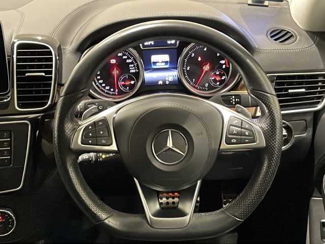 メルセデス・ベンツ ＧＬＳ３５０ｄ 4マチックスポーツ 新潟県 2019(平31)年 4.1万km ダイヤモンドホワイト パノラミックスライディングルーフ/harman/kardon/ダウンヒルスピードレギュレーション/AIRマティックサスペンション/・INDIV/SPORT/COMFORT/SNOW/Offroad/COMANDシステム/・８インチワイドディスプレイ/・HDDナビゲーション/・フルセグ/DVD/CD/USB/Bluetooth/ETC2.0/360°カメラシステム/サイドビューカメラ/パーキングアシストリアビューカメラ/レーダーセーフティパッケージ/・飛出し検知機能付きブレーキアシスト/・被害軽減ブレーキ付後方衝突警告システム/・PRE-SAFEブレーキ/・アクティイブレーンキープアシスト/・アクティブブラインドスポットモニター/・ディストロニック・プラス/・チャイルドセーフティシートセンサー（助手席）/LEDコーナリングライト/温冷機能付カップホルダー（前席）/３ゾーンクライメートコントロール/ナッパレザーシート/シートヒーター（1列目/2列目）/保証書/スペアキー