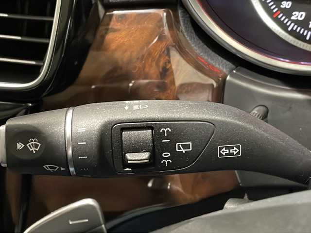 メルセデス・ベンツ ＧＬＳ３５０ｄ 4マチックスポーツ 新潟県 2019(平31)年 4.1万km ダイヤモンドホワイト パノラミックスライディングルーフ/harman/kardon/ダウンヒルスピードレギュレーション/AIRマティックサスペンション/・INDIV/SPORT/COMFORT/SNOW/Offroad/COMANDシステム/・８インチワイドディスプレイ/・HDDナビゲーション/・フルセグ/DVD/CD/USB/Bluetooth/ETC2.0/360°カメラシステム/サイドビューカメラ/パーキングアシストリアビューカメラ/レーダーセーフティパッケージ/・飛出し検知機能付きブレーキアシスト/・被害軽減ブレーキ付後方衝突警告システム/・PRE-SAFEブレーキ/・アクティイブレーンキープアシスト/・アクティブブラインドスポットモニター/・ディストロニック・プラス/・チャイルドセーフティシートセンサー（助手席）/LEDコーナリングライト/温冷機能付カップホルダー（前席）/３ゾーンクライメートコントロール/ナッパレザーシート/シートヒーター（1列目/2列目）/保証書/スペアキー