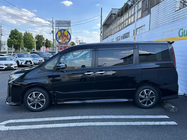 トヨタ ノア Si ダブルバイビーⅢ 埼玉県 2021(令3)年 2.9万km ブラック ワンオーナー/バックカメラ/アイドリングストップ/衝突被害軽減ブレーキ/レーンアシスト/横滑り防止装置/純正ディーラーナビ/クルーズコントロール/クリアランスソナー/フロアマット/オートライト/オートハイビーム/パーキングアシスト/ドライブレコーダー/ETC/USB接続端子/両側イージークローザードア/プッシュスタート/フルセグテレビ/Bluetooth接続/DVD再生/WAC/ABS/PW/PS/純正アルミホイール/ドアバイザー