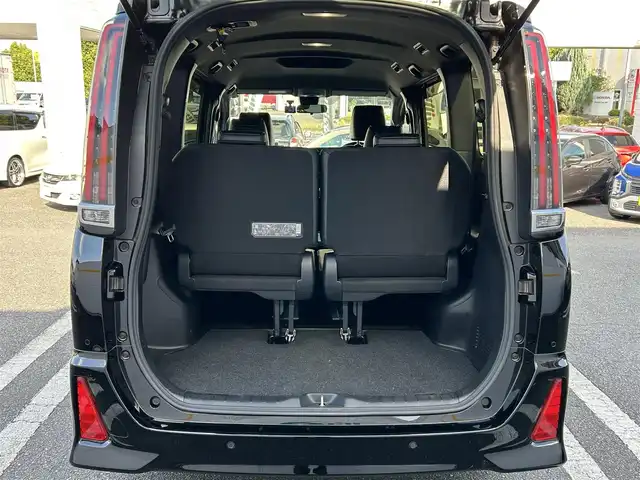 トヨタ ノア Si ダブルバイビーⅢ 埼玉県 2021(令3)年 2.9万km ブラック ワンオーナー/バックカメラ/アイドリングストップ/衝突被害軽減ブレーキ/レーンアシスト/横滑り防止装置/純正ディーラーナビ/クルーズコントロール/クリアランスソナー/フロアマット/オートライト/オートハイビーム/パーキングアシスト/ドライブレコーダー/ETC/USB接続端子/両側イージークローザードア/プッシュスタート/フルセグテレビ/Bluetooth接続/DVD再生/WAC/ABS/PW/PS/純正アルミホイール/ドアバイザー