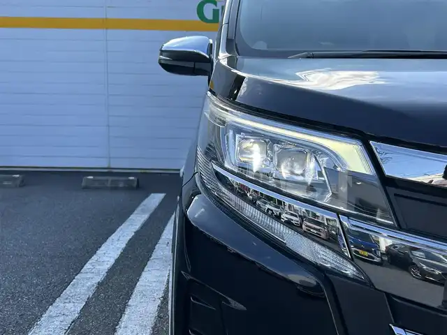 トヨタ ノア Si ダブルバイビーⅢ 埼玉県 2021(令3)年 2.9万km ブラック ワンオーナー/バックカメラ/アイドリングストップ/衝突被害軽減ブレーキ/レーンアシスト/横滑り防止装置/純正ディーラーナビ/クルーズコントロール/クリアランスソナー/フロアマット/オートライト/オートハイビーム/パーキングアシスト/ドライブレコーダー/ETC/USB接続端子/両側イージークローザードア/プッシュスタート/フルセグテレビ/Bluetooth接続/DVD再生/WAC/ABS/PW/PS/純正アルミホイール/ドアバイザー