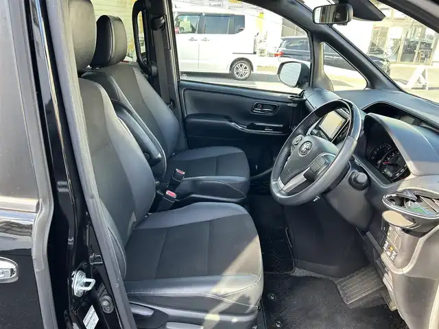 トヨタ ノア Si ダブルバイビーⅢ 埼玉県 2021(令3)年 2.9万km ブラック ワンオーナー/バックカメラ/アイドリングストップ/衝突被害軽減ブレーキ/レーンアシスト/横滑り防止装置/純正ディーラーナビ/クルーズコントロール/クリアランスソナー/フロアマット/オートライト/オートハイビーム/パーキングアシスト/ドライブレコーダー/ETC/USB接続端子/両側イージークローザードア/プッシュスタート/フルセグテレビ/Bluetooth接続/DVD再生/WAC/ABS/PW/PS/純正アルミホイール/ドアバイザー