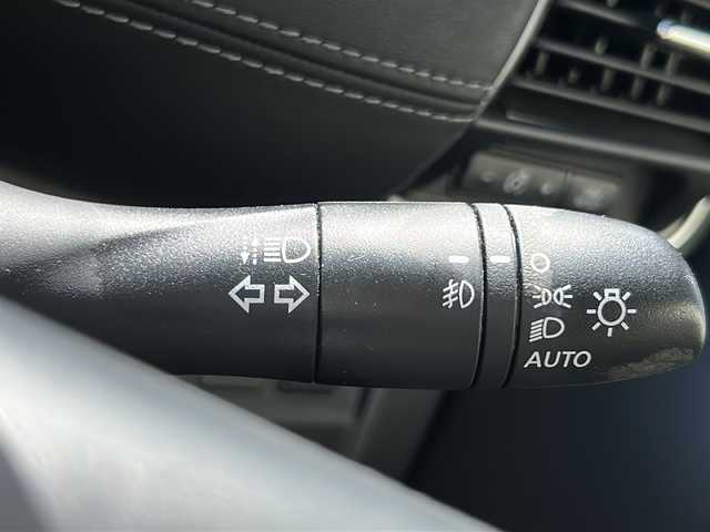 日産 セレナ e－パワー ハイウェイスター V 茨城県 2019(令1)年 5.5万km ブリリアントシルバー 純正メモリナビ【MJ118D-W】/(地デジTV・CD・BT・ラジオ再生)/両側パワースライドドア/クルーズコントロール/衝突軽減ブレーキ/バックカメラ/ドライブレコーダー/ETC/オートライト/LEDヘッドライト/純正15inアルミホイール/純正フロアマット/スマートキー