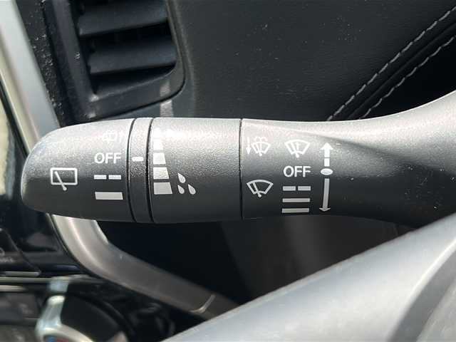 日産 セレナ e－パワー ハイウェイスター V 茨城県 2019(令1)年 5.5万km ブリリアントシルバー 純正メモリナビ【MJ118D-W】/(地デジTV・CD・BT・ラジオ再生)/両側パワースライドドア/クルーズコントロール/衝突軽減ブレーキ/バックカメラ/ドライブレコーダー/ETC/オートライト/LEDヘッドライト/純正15inアルミホイール/純正フロアマット/スマートキー