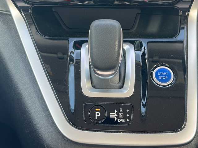 日産 セレナ e－パワー ハイウェイスター V 茨城県 2019(令1)年 5.5万km ブリリアントシルバー 純正メモリナビ【MJ118D-W】/(地デジTV・CD・BT・ラジオ再生)/両側パワースライドドア/クルーズコントロール/衝突軽減ブレーキ/バックカメラ/ドライブレコーダー/ETC/オートライト/LEDヘッドライト/純正15inアルミホイール/純正フロアマット/スマートキー
