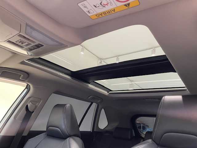 トヨタ ＲＡＶ４ G Zパッケージ 宮城県 2019(令1)年 3.2万km ホワイトパールクリスタルシャイン 4WD/寒冷地仕様/サンルーフ/デジタルインナーミラー/トヨタセーフティセンス/・プリクラッシュセーフティ/・レーントレーシングアシスト/・レーダークルーズコントロール/・オートマチックハイビーム/・ロードサインアシスト/・先行者発進告知/・ブラインドスポットモニター/ALPINE製SDナビ/・バックカメラ/・Bluetooth/CD/フルセグTV/・社外ビルトインETC/・社外ドライブレコーダー/オートブレーキホールド/電子パーキング/パーキングアシスト/ダウンヒルアシストコントロール/MTモード付きAT/前後コーナーセンサー/ルーフレール/レザーシート/・エアーシート（運転席/助手席）/・ヒートシーター（運転席/助手席）/・パワーシート（運転席）/ステアリングスイッチ/・ステアリングヒーター/LEDヘッドライト/・オートライト/・フォグランプ/純正アルミホイール/純正フロアマット