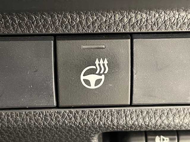 トヨタ ＲＡＶ４ G Zパッケージ 宮城県 2019(令1)年 3.2万km ホワイトパールクリスタルシャイン 4WD/寒冷地仕様/サンルーフ/デジタルインナーミラー/トヨタセーフティセンス/・プリクラッシュセーフティ/・レーントレーシングアシスト/・レーダークルーズコントロール/・オートマチックハイビーム/・ロードサインアシスト/・先行者発進告知/・ブラインドスポットモニター/ALPINE製SDナビ/・バックカメラ/・Bluetooth/CD/フルセグTV/・社外ビルトインETC/・社外ドライブレコーダー/オートブレーキホールド/電子パーキング/パーキングアシスト/ダウンヒルアシストコントロール/MTモード付きAT/前後コーナーセンサー/ルーフレール/レザーシート/・エアーシート（運転席/助手席）/・ヒートシーター（運転席/助手席）/・パワーシート（運転席）/ステアリングスイッチ/・ステアリングヒーター/LEDヘッドライト/・オートライト/・フォグランプ/純正アルミホイール/純正フロアマット