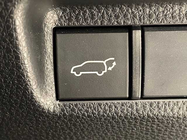 トヨタ ＲＡＶ４ G Zパッケージ 宮城県 2019(令1)年 3.2万km ホワイトパールクリスタルシャイン 4WD/寒冷地仕様/サンルーフ/デジタルインナーミラー/トヨタセーフティセンス/・プリクラッシュセーフティ/・レーントレーシングアシスト/・レーダークルーズコントロール/・オートマチックハイビーム/・ロードサインアシスト/・先行者発進告知/・ブラインドスポットモニター/ALPINE製SDナビ/・バックカメラ/・Bluetooth/CD/フルセグTV/・社外ビルトインETC/・社外ドライブレコーダー/オートブレーキホールド/電子パーキング/パーキングアシスト/ダウンヒルアシストコントロール/MTモード付きAT/前後コーナーセンサー/ルーフレール/レザーシート/・エアーシート（運転席/助手席）/・ヒートシーター（運転席/助手席）/・パワーシート（運転席）/ステアリングスイッチ/・ステアリングヒーター/LEDヘッドライト/・オートライト/・フォグランプ/純正アルミホイール/純正フロアマット