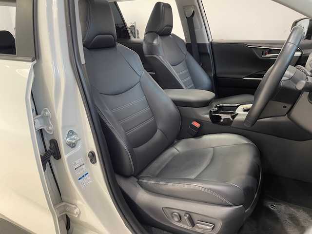 トヨタ ＲＡＶ４ G Zパッケージ 宮城県 2019(令1)年 3.2万km ホワイトパールクリスタルシャイン 4WD/寒冷地仕様/サンルーフ/デジタルインナーミラー/トヨタセーフティセンス/・プリクラッシュセーフティ/・レーントレーシングアシスト/・レーダークルーズコントロール/・オートマチックハイビーム/・ロードサインアシスト/・先行者発進告知/・ブラインドスポットモニター/ALPINE製SDナビ/・バックカメラ/・Bluetooth/CD/フルセグTV/・社外ビルトインETC/・社外ドライブレコーダー/オートブレーキホールド/電子パーキング/パーキングアシスト/ダウンヒルアシストコントロール/MTモード付きAT/前後コーナーセンサー/ルーフレール/レザーシート/・エアーシート（運転席/助手席）/・ヒートシーター（運転席/助手席）/・パワーシート（運転席）/ステアリングスイッチ/・ステアリングヒーター/LEDヘッドライト/・オートライト/・フォグランプ/純正アルミホイール/純正フロアマット