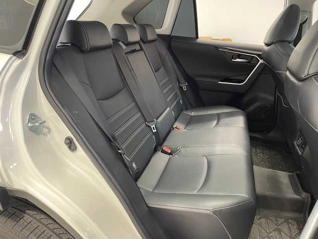 トヨタ ＲＡＶ４ G Zパッケージ 宮城県 2019(令1)年 3.2万km ホワイトパールクリスタルシャイン 4WD/寒冷地仕様/サンルーフ/デジタルインナーミラー/トヨタセーフティセンス/・プリクラッシュセーフティ/・レーントレーシングアシスト/・レーダークルーズコントロール/・オートマチックハイビーム/・ロードサインアシスト/・先行者発進告知/・ブラインドスポットモニター/ALPINE製SDナビ/・バックカメラ/・Bluetooth/CD/フルセグTV/・社外ビルトインETC/・社外ドライブレコーダー/オートブレーキホールド/電子パーキング/パーキングアシスト/ダウンヒルアシストコントロール/MTモード付きAT/前後コーナーセンサー/ルーフレール/レザーシート/・エアーシート（運転席/助手席）/・ヒートシーター（運転席/助手席）/・パワーシート（運転席）/ステアリングスイッチ/・ステアリングヒーター/LEDヘッドライト/・オートライト/・フォグランプ/純正アルミホイール/純正フロアマット