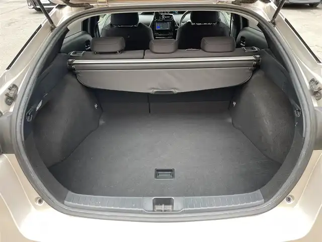 トヨタ プリウス S 東京都 2016(平28)年 7.3万km スティールブロンドM 純正ナビ（nscp-w64）/テレビ/CDプレイヤー/Bluetooth/ETC/バックカメラ/アダプティブクルーズコントロール/スマートキー/純正フロアマット/15インチ純正アルミホイール/スタッドレスタイヤ積込/オートライト/オートマチックハイビーム/LEDヘッドライト/コーナーポール