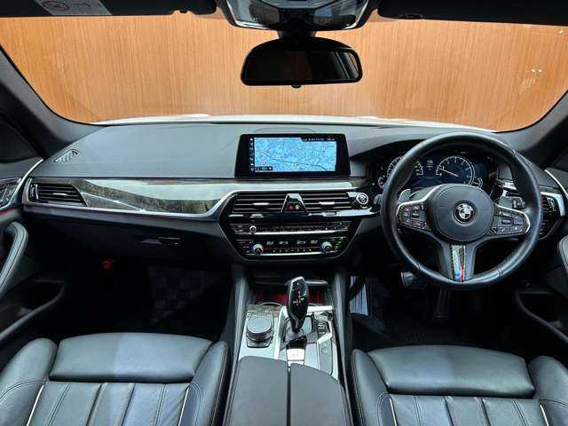 ＢＭＷ ５３０ｉ ツーリング Mスポーツ 千葉県 2018(平30)年 3.7万km アルピンホワイトⅢ ACC /黒革シート　/HUD　/ナビ　/TV　/360°Bluetooth接続　/ディスプレイキー　/電動リアゲート　/LEDヘッドライト　/ARGRAY匠マフラー　/シートヒーター/パーキングアシストプラス　/ドライビングアシストプラス　/ETC