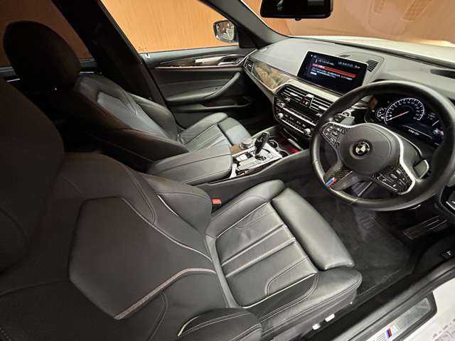 ＢＭＷ ５３０ｉ ツーリング Mスポーツ 千葉県 2018(平30)年 3.7万km アルピンホワイトⅢ ACC /黒革シート　/HUD　/ナビ　/TV　/360°Bluetooth接続　/ディスプレイキー　/電動リアゲート　/LEDヘッドライト　/ARGRAY匠マフラー　/シートヒーター/パーキングアシストプラス　/ドライビングアシストプラス　/ETC