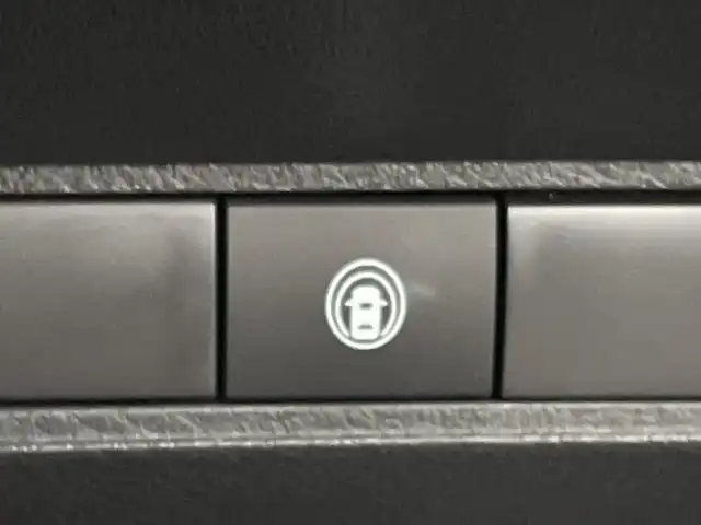 日産 ノート オーテック 千葉県 2021(令3)年 2.9万km 黒 純正9インチナビ/(フルセグTV/BT/FM/AM)/全周囲カメラ/純正ドライブレコーダー/ブラインドスポットモニター/置くだけ充電/デジタルインナーミラー/衝突被害軽減システム/レザーシート/横滑り防止装置/ビルトインETC/アイドリングストップ/LEDヘッドライト/オートライト/ウィンカーミラー/電動格納ミラー/純正16インチAW/プッシュスタート/スマートキー/フロアマット/スペアキー