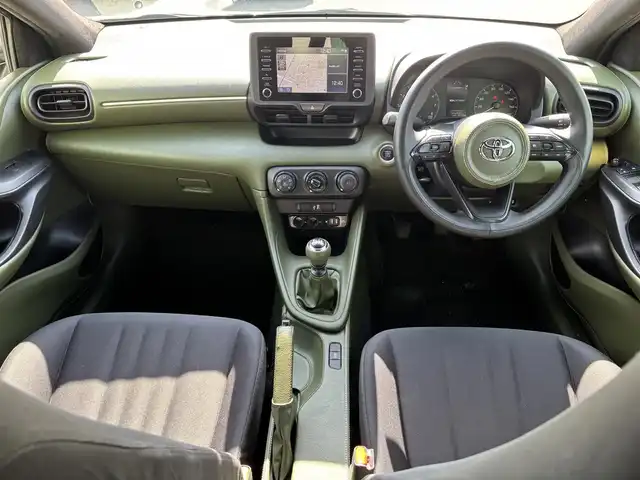 トヨタ ヤリス X 福岡県 2021(令3)年 7.6万km ブラック 〇純正ナビ/〇バックカメラ/〇ビルトインETC/〇ドライブレコーダー/〇レーダークルーズコントロール/〇セーフティセンス/・衝突被害軽減ブレーキ/・車線逸脱防止支援/・オートマチックハイビーム/・標識認識/・セカンダリーコリジョンブレーキ/〇LEDリアコンビネーションランプ/〇革巻きステアリング/〇ステアリングスイッチ/〇TOM’S二本出しセンターマフラー/〇モデリスタ15インチアルミホイール/〇スマートエントリー/スタートシステム/〇禁煙車