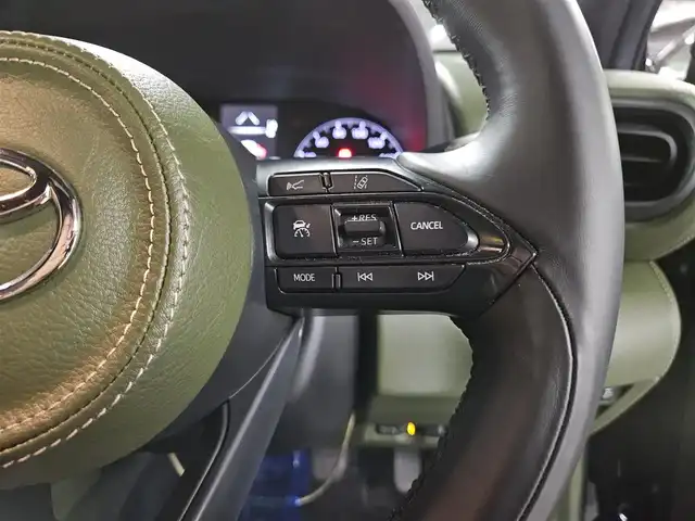 トヨタ ヤリス X 福岡県 2021(令3)年 7.6万km 黒 〇純正ナビ/〇フルセグTV/〇バックカメラ/〇ビルトインETC/〇ドライブレコーダー/〇レーダークルーズコントロール/〇オートマチックハイビーム/〇オートライト/〇LEDリアコンビネーションランプ/〇プライバシーガラス/〇革巻きステアリング/ステアリングスイッチ/〇ブラックファブリックシート/シートリフター/〇TOM　52本出しセンターマフラー/〇スマートエントリー/スタートシステム/〇プッシュスタート/〇スペアタイヤ/〇禁煙車
