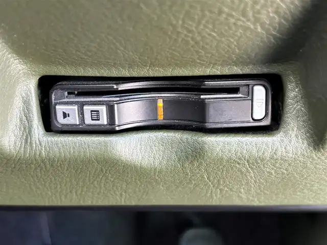 トヨタ ヤリス X 福岡県 2021(令3)年 7.6万km ブラック 〇純正ナビ/〇バックカメラ/〇ビルトインETC/〇ドライブレコーダー/〇レーダークルーズコントロール/〇セーフティセンス/・衝突被害軽減ブレーキ/・車線逸脱防止支援/・オートマチックハイビーム/・標識認識/・セカンダリーコリジョンブレーキ/〇LEDリアコンビネーションランプ/〇革巻きステアリング/〇ステアリングスイッチ/〇TOM’S二本出しセンターマフラー/〇モデリスタ15インチアルミホイール/〇スマートエントリー/スタートシステム/〇禁煙車