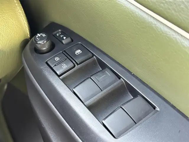 トヨタ ヤリス X 福岡県 2021(令3)年 7.6万km ブラック 〇純正ナビ/〇バックカメラ/〇ビルトインETC/〇ドライブレコーダー/〇レーダークルーズコントロール/〇セーフティセンス/・衝突被害軽減ブレーキ/・車線逸脱防止支援/・オートマチックハイビーム/・標識認識/・セカンダリーコリジョンブレーキ/〇LEDリアコンビネーションランプ/〇革巻きステアリング/〇ステアリングスイッチ/〇TOM’S二本出しセンターマフラー/〇モデリスタ15インチアルミホイール/〇スマートエントリー/スタートシステム/〇禁煙車