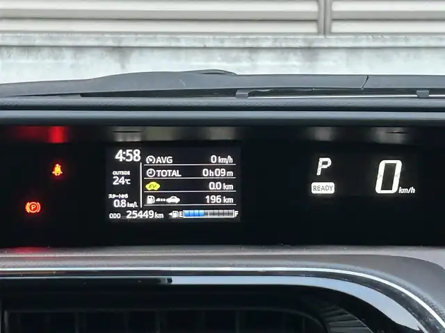 トヨタ アクア S 大阪府 2017(平29)年 2.6万km シルバーM ワンオーナー/純正7インチナビ/・AM/FM/BT/ワンセグ/ドライブレコーダー(TZ-D102)/バックカメラ/ABS/レーンキープアシスト/衝突被害軽減システム/ETC/プッシュスタート/オートライト/オートハイビーム/保証書/取扱説明書/記録簿 R7 R6 R5