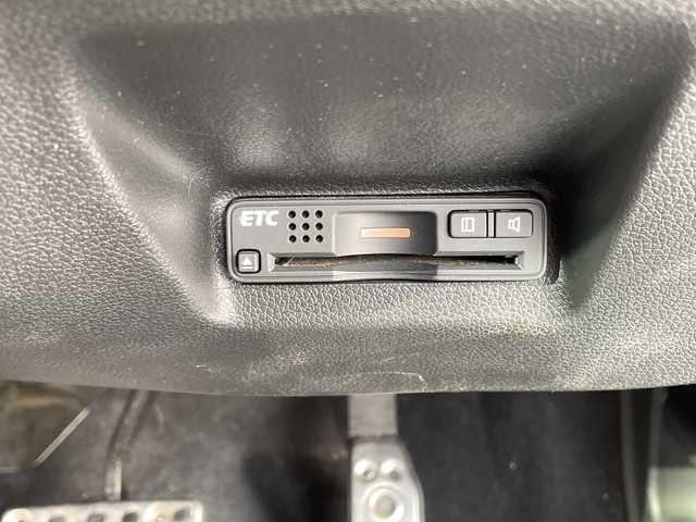 ホンダ シャトル ハイブリッド X 愛知県 2016(平28)年 6.6万km ホワイトオーキッドパール シティーブレーキアクティブシステム/SDナビ/クルーズコントロール/バックカメラ/フルセグ/CD DVD/Bluetooth/ETC/パドルシフト/ハーフレザー/LEDヘッドライト/ステアリングスイッチ/スマートキー/プッシュスタート