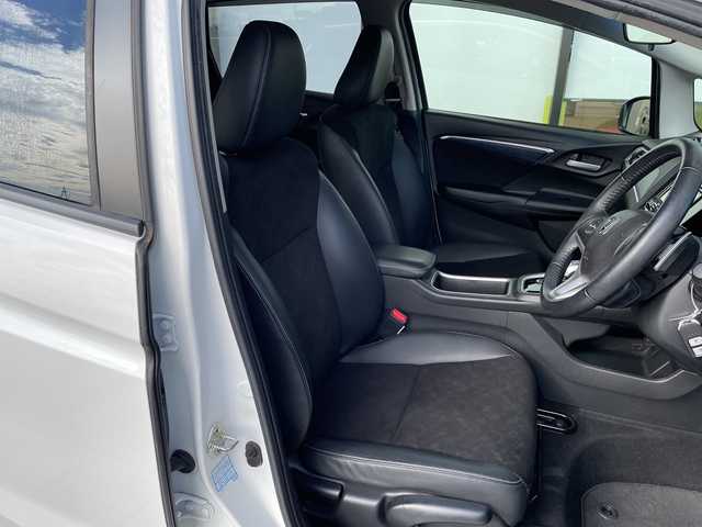 ホンダ シャトル ハイブリッド X 愛知県 2016(平28)年 6.6万km ホワイトオーキッドパール シティーブレーキアクティブシステム/SDナビ/クルーズコントロール/バックカメラ/フルセグ/CD DVD/Bluetooth/ETC/パドルシフト/ハーフレザー/LEDヘッドライト/ステアリングスイッチ/スマートキー/プッシュスタート