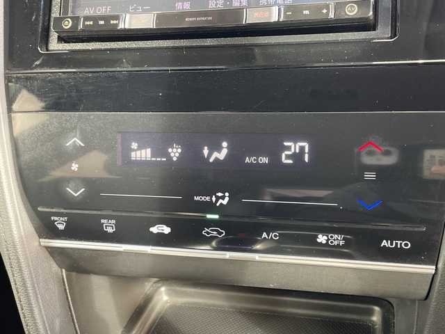 ホンダ シャトル ハイブリッド X 愛知県 2016(平28)年 6.6万km ホワイトオーキッドパール シティーブレーキアクティブシステム/SDナビ/クルーズコントロール/バックカメラ/フルセグ/CD DVD/Bluetooth/ETC/パドルシフト/ハーフレザー/LEDヘッドライト/ステアリングスイッチ/スマートキー/プッシュスタート