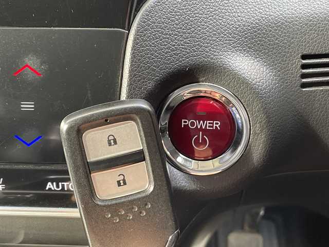 ホンダ シャトル ハイブリッド X 愛知県 2016(平28)年 6.6万km ホワイトオーキッドパール シティーブレーキアクティブシステム/SDナビ/クルーズコントロール/バックカメラ/フルセグ/CD DVD/Bluetooth/ETC/パドルシフト/ハーフレザー/LEDヘッドライト/ステアリングスイッチ/スマートキー/プッシュスタート