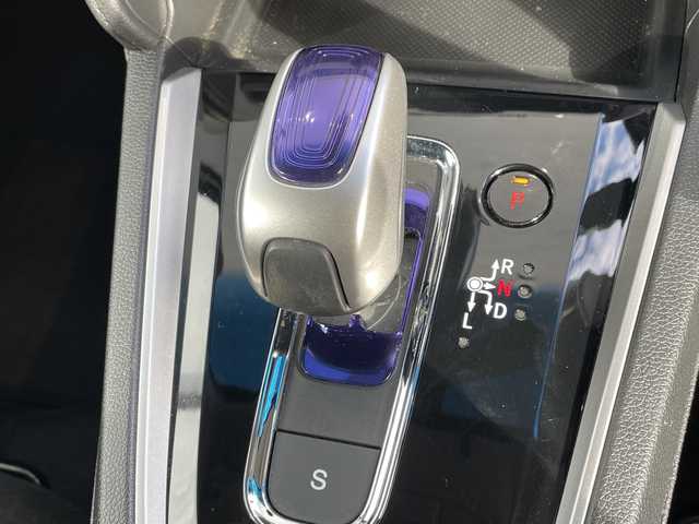 ホンダ シャトル ハイブリッド X 愛知県 2016(平28)年 6.6万km ホワイトオーキッドパール シティーブレーキアクティブシステム/SDナビ/クルーズコントロール/バックカメラ/フルセグ/CD DVD/Bluetooth/ETC/パドルシフト/ハーフレザー/LEDヘッドライト/ステアリングスイッチ/スマートキー/プッシュスタート