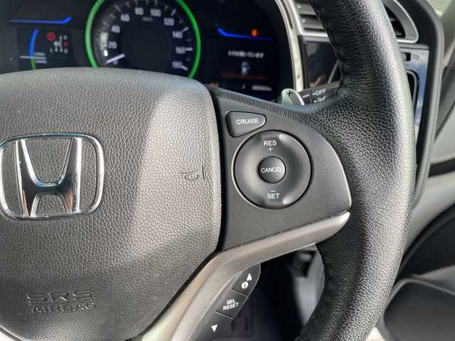 ホンダ シャトル ハイブリッド X 愛知県 2016(平28)年 6.6万km ホワイトオーキッドパール シティーブレーキアクティブシステム/SDナビ/クルーズコントロール/バックカメラ/フルセグ/CD DVD/Bluetooth/ETC/パドルシフト/ハーフレザー/LEDヘッドライト/ステアリングスイッチ/スマートキー/プッシュスタート