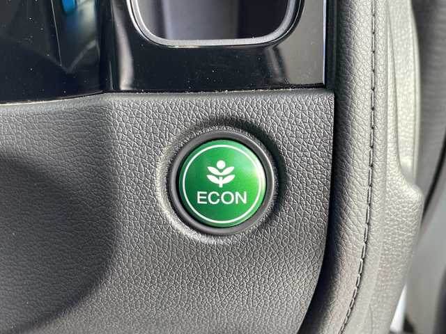 ホンダ シャトル ハイブリッド X 愛知県 2016(平28)年 6.6万km ホワイトオーキッドパール シティーブレーキアクティブシステム/SDナビ/クルーズコントロール/バックカメラ/フルセグ/CD DVD/Bluetooth/ETC/パドルシフト/ハーフレザー/LEDヘッドライト/ステアリングスイッチ/スマートキー/プッシュスタート