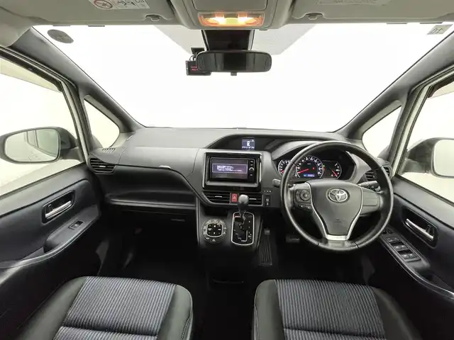 トヨタ ノア Si 熊本県 2016(平28)年 6万km ホワイトパールクリスタルシャイン 禁煙車　/純正ナビ（ＣＤ・ＤＶＤ・フルセグ・ＢＴ・ＳＤ）/バックカメラ　/社外前後ドライブレコーダー（ZDR025）　/社外フリップダウンモニター/ビルトインＥＴＣ　/両側パワースライドドア　/アイドリングストップ　/衝突軽減ブレーキ　/レーンキープアシスト/横滑り防止/純正フロアマット/純正16インチAW/オートライト/オートマチックハイビーム/LEDヘッドライト/フォグライト/スマートキー/プッシュスタート/スペアキー1本