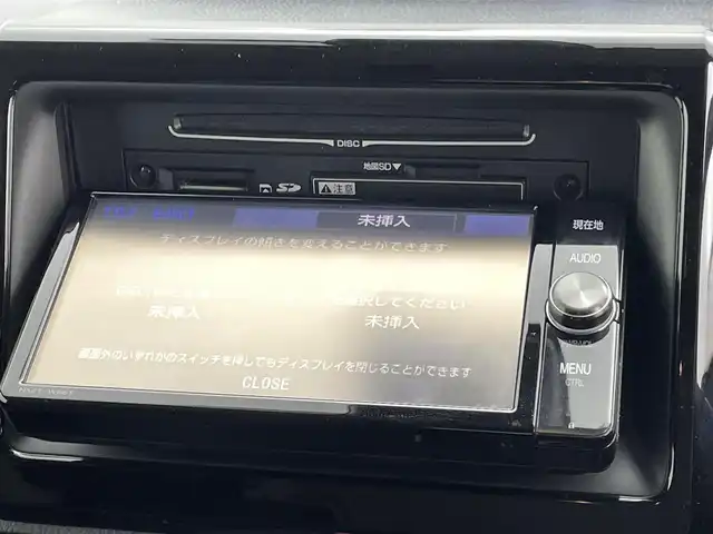 トヨタ ノア Si 熊本県 2016(平28)年 6万km ホワイトパールクリスタルシャイン 禁煙車　/純正ナビ（ＣＤ・ＤＶＤ・フルセグ・ＢＴ・ＳＤ）/バックカメラ　/社外前後ドライブレコーダー（ZDR025）　/社外フリップダウンモニター/ビルトインＥＴＣ　/両側パワースライドドア　/アイドリングストップ　/衝突軽減ブレーキ　/レーンキープアシスト/横滑り防止/純正フロアマット/純正16インチAW/オートライト/オートマチックハイビーム/LEDヘッドライト/フォグライト/スマートキー/プッシュスタート/スペアキー1本