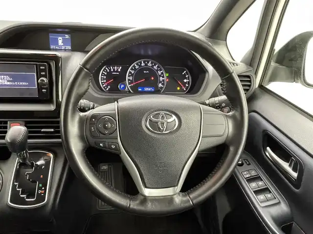 トヨタ ノア Si 熊本県 2016(平28)年 6万km ホワイトパールクリスタルシャイン 禁煙車　/純正ナビ（ＣＤ・ＤＶＤ・フルセグ・ＢＴ・ＳＤ）/バックカメラ　/社外前後ドライブレコーダー（ZDR025）　/社外フリップダウンモニター/ビルトインＥＴＣ　/両側パワースライドドア　/アイドリングストップ　/衝突軽減ブレーキ　/レーンキープアシスト/横滑り防止/純正フロアマット/純正16インチAW/オートライト/オートマチックハイビーム/LEDヘッドライト/フォグライト/スマートキー/プッシュスタート/スペアキー1本