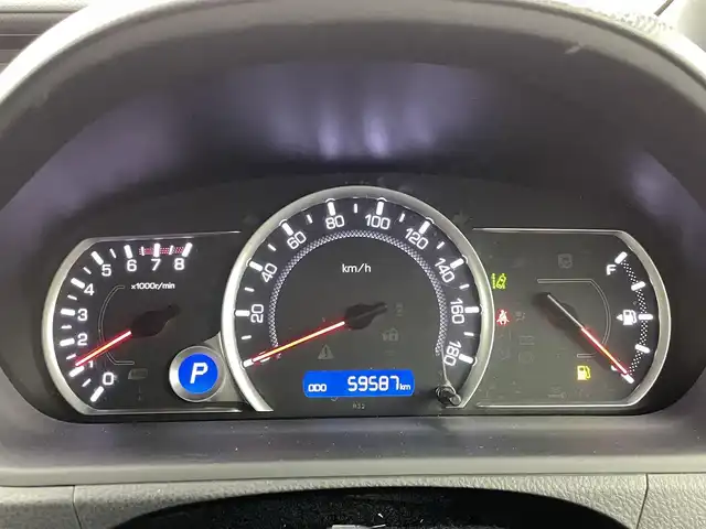 トヨタ ノア Si 熊本県 2016(平28)年 6万km ホワイトパールクリスタルシャイン 禁煙車　/純正ナビ（ＣＤ・ＤＶＤ・フルセグ・ＢＴ・ＳＤ）/バックカメラ　/社外前後ドライブレコーダー（ZDR025）　/社外フリップダウンモニター/ビルトインＥＴＣ　/両側パワースライドドア　/アイドリングストップ　/衝突軽減ブレーキ　/レーンキープアシスト/横滑り防止/純正フロアマット/純正16インチAW/オートライト/オートマチックハイビーム/LEDヘッドライト/フォグライト/スマートキー/プッシュスタート/スペアキー1本