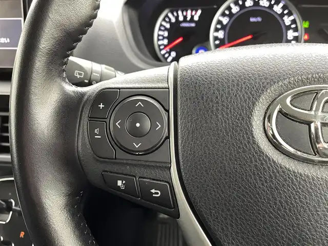 トヨタ ノア Si 熊本県 2016(平28)年 6万km ホワイトパールクリスタルシャイン 禁煙車　/純正ナビ（ＣＤ・ＤＶＤ・フルセグ・ＢＴ・ＳＤ）/バックカメラ　/社外前後ドライブレコーダー（ZDR025）　/社外フリップダウンモニター/ビルトインＥＴＣ　/両側パワースライドドア　/アイドリングストップ　/衝突軽減ブレーキ　/レーンキープアシスト/横滑り防止/純正フロアマット/純正16インチAW/オートライト/オートマチックハイビーム/LEDヘッドライト/フォグライト/スマートキー/プッシュスタート/スペアキー1本