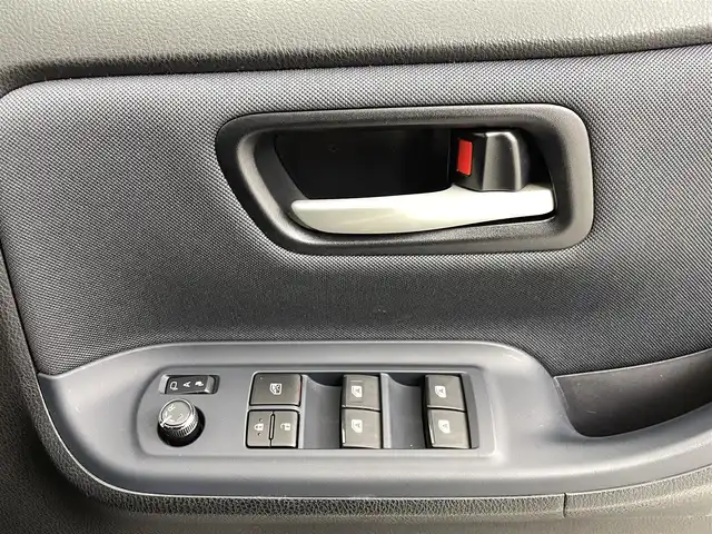 トヨタ ノア Si 熊本県 2016(平28)年 6万km ホワイトパールクリスタルシャイン 禁煙車　/純正ナビ（ＣＤ・ＤＶＤ・フルセグ・ＢＴ・ＳＤ）/バックカメラ　/社外前後ドライブレコーダー（ZDR025）　/社外フリップダウンモニター/ビルトインＥＴＣ　/両側パワースライドドア　/アイドリングストップ　/衝突軽減ブレーキ　/レーンキープアシスト/横滑り防止/純正フロアマット/純正16インチAW/オートライト/オートマチックハイビーム/LEDヘッドライト/フォグライト/スマートキー/プッシュスタート/スペアキー1本