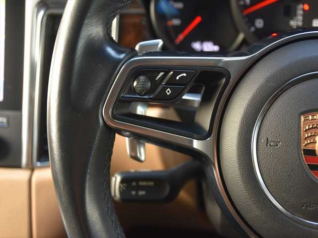 ポルシェ マカン GTS 和歌山県 2016(平28)年 4.6万km 白 ベージュ革 /純OP20AW /スポエグ /エントリー＆ドライブ/PASM /純ナビ /360度カメラ /LKA /オートテールゲート /BOSEサウンド /前後ドラレコ /パドルシフト /アイドリングストップ /パワーシート /シートヒーター /ETC