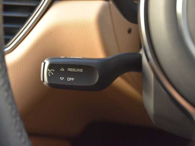 ポルシェ マカン GTS 和歌山県 2016(平28)年 4.6万km 白 ベージュ革 /純OP20AW /スポエグ /エントリー＆ドライブ/PASM /純ナビ /360度カメラ /LKA /オートテールゲート /BOSEサウンド /前後ドラレコ /パドルシフト /アイドリングストップ /パワーシート /シートヒーター /ETC