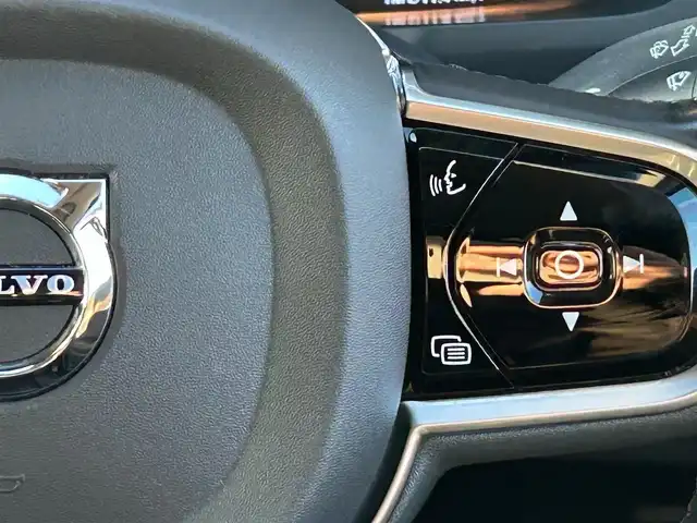 ボルボ ＸＣ９０ D5 AWD インスクリプション 福岡県 2021(令3)年 4.7万km オニキスブラックP パノラマスライディングルーフ/Ｂｏｗｅｒｓ＆Ｗｉｌｋｉｎｓ　/インテリセーフ/アダプティブクルーズコントロール/レーンキープアシスト/ブラインドスポットモニター/ヘッドアップディスプレイ/純正ナビ/Applecarplay/androidauto/全方位カメラ/黒革シート/前席マッサージ/前席エアシート　/シートヒーター/デジタルインナーミラー　/LEDヘッドライト/オートハイビーム/純正20インチアルミホイール/ETC/スペアキー×1