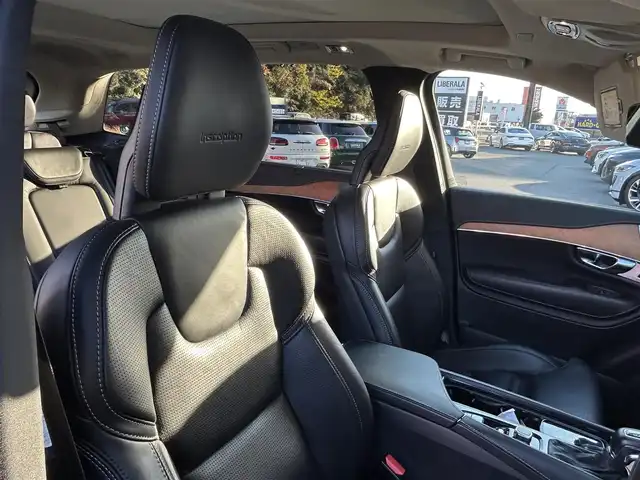 ボルボ ＸＣ９０ D5 AWD インスクリプション 福岡県 2021(令3)年 4.7万km オニキスブラックP パノラマスライディングルーフ/Ｂｏｗｅｒｓ＆Ｗｉｌｋｉｎｓ　/インテリセーフ/アダプティブクルーズコントロール/レーンキープアシスト/ブラインドスポットモニター/ヘッドアップディスプレイ/純正ナビ/Applecarplay/androidauto/全方位カメラ/黒革シート/前席マッサージ/前席エアシート　/シートヒーター/デジタルインナーミラー　/LEDヘッドライト/オートハイビーム/純正20インチアルミホイール/ETC/スペアキー×1