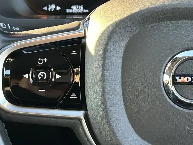 ボルボ ＸＣ９０ D5 AWD インスクリプション 福岡県 2021(令3)年 4.7万km オニキスブラックP パノラマスライディングルーフ/Ｂｏｗｅｒｓ＆Ｗｉｌｋｉｎｓ　/インテリセーフ/アダプティブクルーズコントロール/レーンキープアシスト/ブラインドスポットモニター/ヘッドアップディスプレイ/純正ナビ/Applecarplay/androidauto/全方位カメラ/黒革シート/前席マッサージ/前席エアシート　/シートヒーター/デジタルインナーミラー　/LEDヘッドライト/オートハイビーム/純正20インチアルミホイール/ETC/スペアキー×1