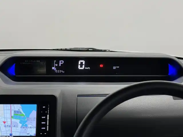 ダイハツ タント カスタム X セレクション 三重県 2020(令2)年 2万km ブラックマイカメタリック/シャイニングホワイトパール ガソリン/FF/インパネCVT/ストラーダ 7インチナビ（FM/AM/SD/iPod/TV/USB/Bluetooth/MEMORY MUSIC/CD/VTR）/バックカメラ/両側パワースライドドア（ワンタッチオープン機能/ウェルカムオープン機能/タッチ＆ゴーロック機能付）/スマートアシスト3/・衝突回避支援ブレーキ機能（対車両・対歩行者）/・衝突警報機能（対車両・対歩行者）/・ブレーキ制御付誤発進抑制機能（前方・後方）/・車線逸脱警報機能/・車線逸脱抑制制御機能/・コーナーセンサー（フロント２個／リヤ２個）/・標識認識機能（進入禁止）/装備/・ハーフレザーシート/・シートヒーター（D/N）/・オートエアコン/・オートライト/・LED ヘッドランプ＋サイドビューランプ＋フロントフォグランプ/・運転席ロングスライド機能/・ステアリングスイッチ/・充電用USBジャック（タイプA）/・プッシュスタート/・純正14inAW/・スマートキーx2