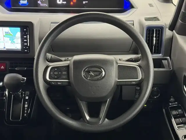ダイハツ タント カスタム X セレクション 三重県 2020(令2)年 2万km ブラックマイカメタリック/シャイニングホワイトパール ガソリン/FF/インパネCVT/ストラーダ 7インチナビ（FM/AM/SD/iPod/TV/USB/Bluetooth/MEMORY MUSIC/CD/VTR）/バックカメラ/両側パワースライドドア（ワンタッチオープン機能/ウェルカムオープン機能/タッチ＆ゴーロック機能付）/スマートアシスト3/・衝突回避支援ブレーキ機能（対車両・対歩行者）/・衝突警報機能（対車両・対歩行者）/・ブレーキ制御付誤発進抑制機能（前方・後方）/・車線逸脱警報機能/・車線逸脱抑制制御機能/・コーナーセンサー（フロント２個／リヤ２個）/・標識認識機能（進入禁止）/装備/・ハーフレザーシート/・シートヒーター（D/N）/・オートエアコン/・オートライト/・LED ヘッドランプ＋サイドビューランプ＋フロントフォグランプ/・運転席ロングスライド機能/・ステアリングスイッチ/・充電用USBジャック（タイプA）/・プッシュスタート/・純正14inAW/・スマートキーx2