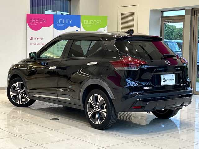 日産 キックス X 埼玉県 2021(令3)年 2.9万km ピュアブラック エマージェンシーブレーキ /プロパイロット /純正9インチナビ /　　CD/DVD/BT/フルセグ/アラウンドビューモニター /LEDオートライト /ハーフレザーシート /シートヒーター/純正17インチアルミホイール /インテリジェントミラー/ステアリングヒーター /ステアリングスイッチ/電子パーキング/ETC