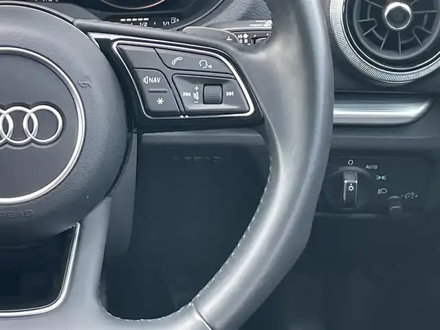 アウディ Ａ３ SB 1．4 TFSI スポーツ 福岡県 2017(平29)年 2.5万km ミトスブラックメタリック 純正ナビ /バーチャルコックピット /フルセグ/Apple CarPlay/コンビニエンスパッケージ /アシスタンスパッケージ /ACC /サイドアシスト/アクティブレーンアシスト/Audiプレセンス /シーケンシャルウインカー /黒革 /シートヒーター/パワーシート/純正AW有り/ETC