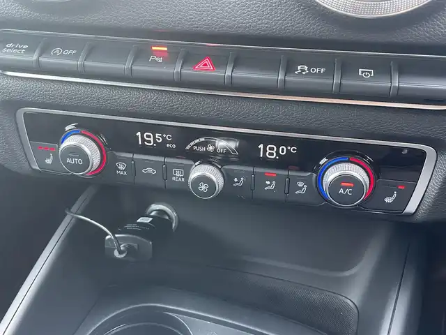 アウディ Ａ３ SB 1．4 TFSI スポーツ 福岡県 2017(平29)年 2.5万km ミトスブラックメタリック 純正ナビ /バーチャルコックピット /フルセグ/Apple CarPlay/コンビニエンスパッケージ /アシスタンスパッケージ /ACC /サイドアシスト/アクティブレーンアシスト/Audiプレセンス /シーケンシャルウインカー /黒革 /シートヒーター/パワーシート/純正AW有り/ETC