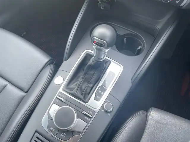 アウディ Ａ３ SB 1．4 TFSI スポーツ 福岡県 2017(平29)年 2.5万km ミトスブラックメタリック 純正ナビ /バーチャルコックピット /フルセグ/Apple CarPlay/コンビニエンスパッケージ /アシスタンスパッケージ /ACC /サイドアシスト/アクティブレーンアシスト/Audiプレセンス /シーケンシャルウインカー /黒革 /シートヒーター/パワーシート/純正AW有り/ETC