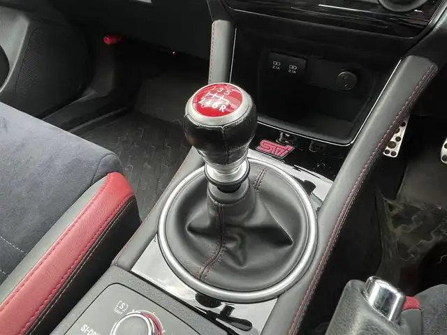 スバル ＷＲＸ ＳＴＩ STI 青森県 2018(平30)年 4万km アイスシルバーメタリック 社外ナビ/バックカメラ/フルセグTV/CD/DVD/BT/STIスタイルパッケージ/LEDヘッドライト/横滑り防止装置/ハーフレザー/イエローキャリパー/純正ＡＷ18インチ